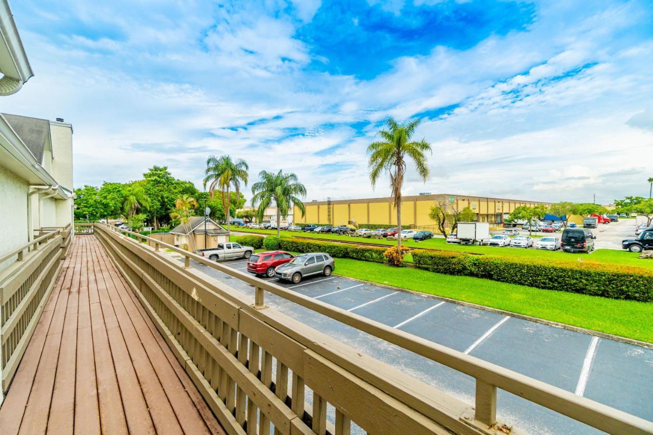 Doral Inn & Suites Miami Airport West Ngoại thất bức ảnh